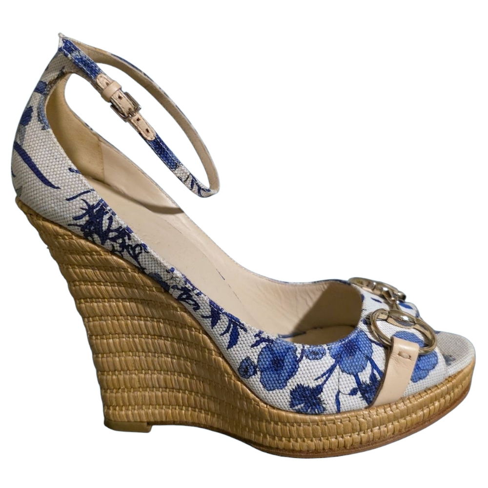 Gucci Canvas Horsebit Ankle Strap Wedge Sandals in Blue/White Floral Size 7.5 - Picture 7 of 9